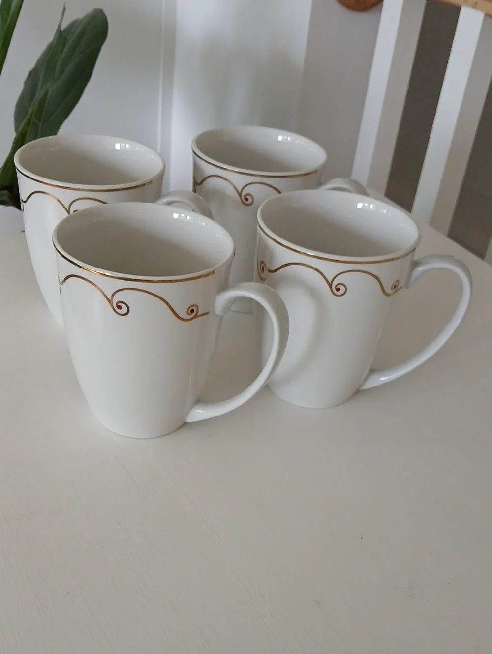 Pier 1 Holiday Scroll Gold Swirl Rim Red Berry Dot White Cup Mug 8 oz Set of 4